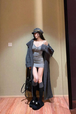 Two-piece suspender dress / long knitted coat