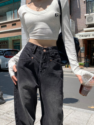 high-waisted loose fit jeans