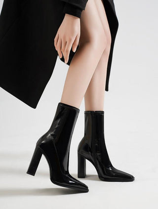 Black high-heeled slim boots