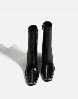 Black high-heeled slim boots