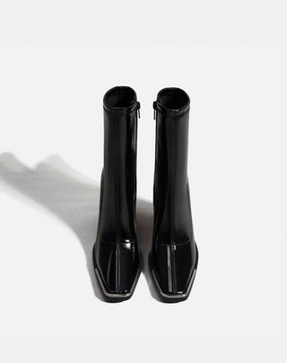 Black high-heeled slim boots