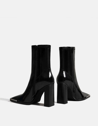 Black high-heeled slim boots