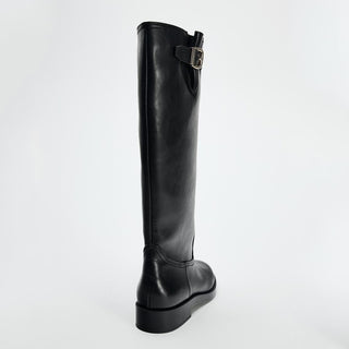 Flat heel knee-high boots