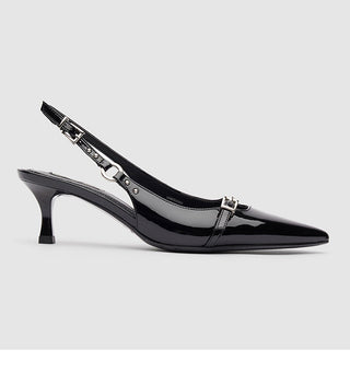 Pointed toe buckle leather pumps