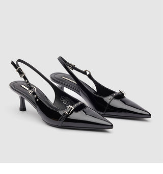 Pointed toe buckle leather pumps