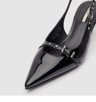 Pointed toe buckle leather pumps