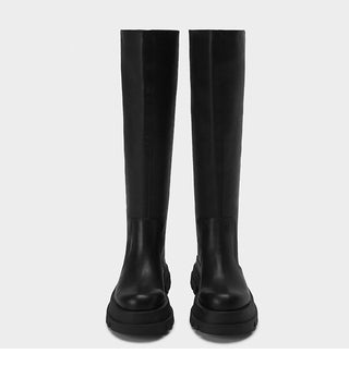 Thick-soled knee-length leather boots