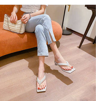 Low-heeled sandals