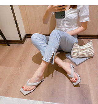 Low-heeled sandals