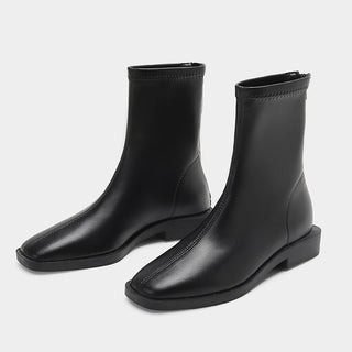 Low-heeled short boots