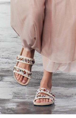 Thick-soled beaded woven flip flops