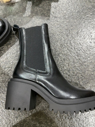 Leather Stride Chelsea Boots