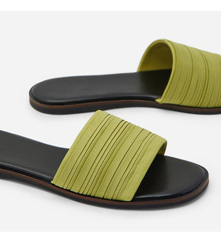 Low heel pleated beach sandals