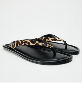 Leopard print flat flip flops