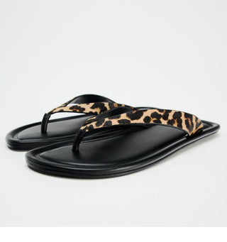 Leopard print flat flip flops