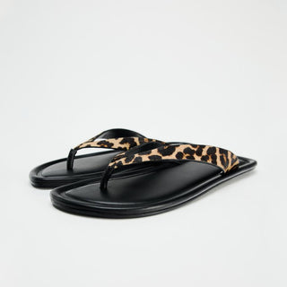 Leopard print flat flip flops