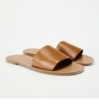 Flat one-strap beach sandals