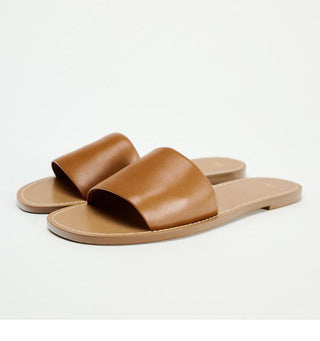 Flat one-strap beach sandals