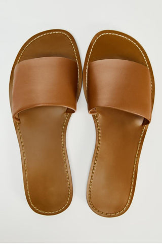 Flat one-strap beach sandals