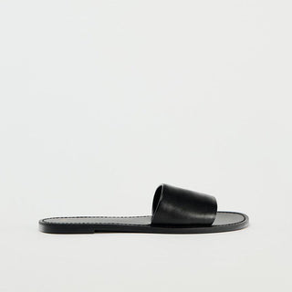 Flat one-strap beach sandals