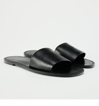 Flat one-strap beach sandals