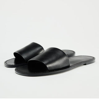 Flat one-strap beach sandals