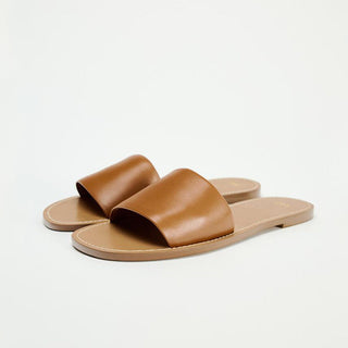 Flat one-strap beach sandals