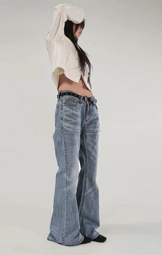 Low-waist micro-flared jeans