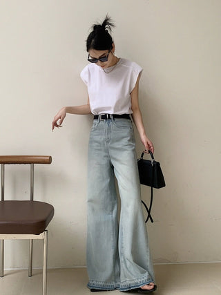 Retro light wash high-waisted jeans