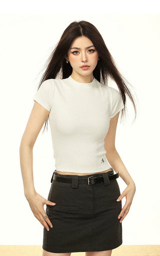 BASIC SOLID COLOR SHORT-SLEEVED T-SHIRT