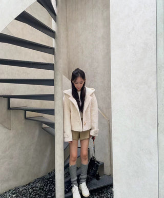 Horn buckle hooded fur short coat