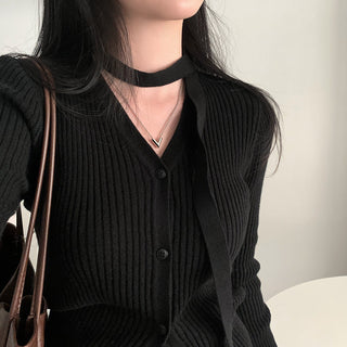 V-neck single-breasted slim sweater