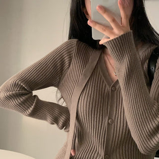 V-neck single-breasted slim sweater