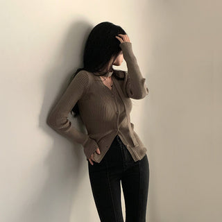 V-neck single-breasted slim sweater