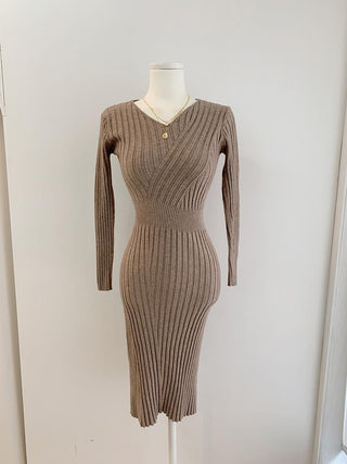 V-neck slim knitted dress