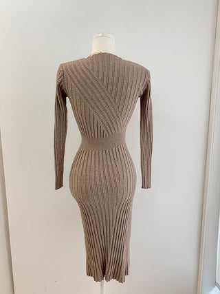 V-neck slim knitted dress