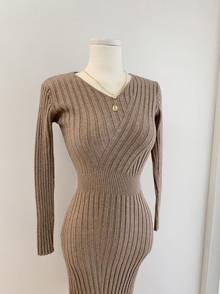 V-neck slim knitted dress