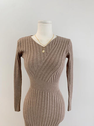 V-neck slim knitted dress