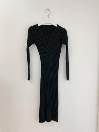 V-neck slim knitted dress