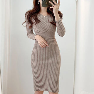 V-neck slim knitted dress