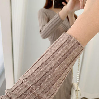 V-neck slim knitted dress