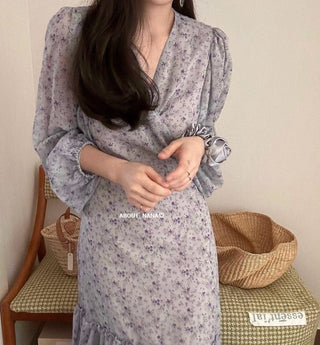 Long-Sleeved Floral V-Neck Dress