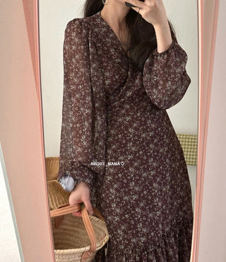 Long-Sleeved Floral V-Neck Dress