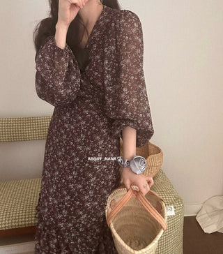 Long-Sleeved Floral V-Neck Dress