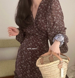 Long-Sleeved Floral V-Neck Dress