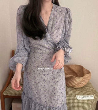 Long-Sleeved Floral V-Neck Dress