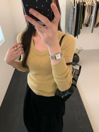 U-neck slim fit woolen knit top