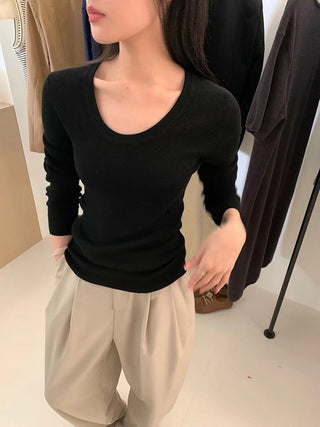 U-neck slim fit woolen knit top