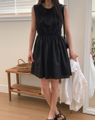 Solid Color Sleeveless Ruffle Dress