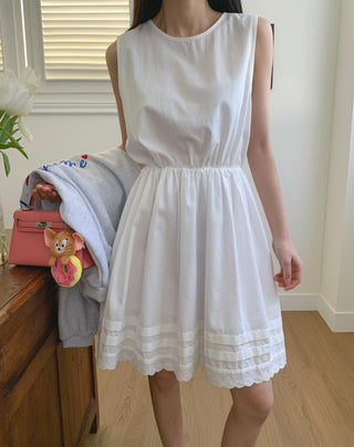 Solid Color Sleeveless Ruffle Dress